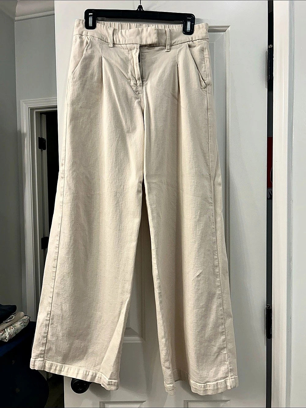 American Eagle AE Stretch Wide Leg Pants Wide Leg Pants in Cream Size 4